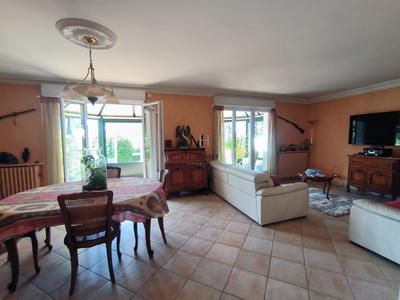 Maison - 166 m² - 9 pièces
