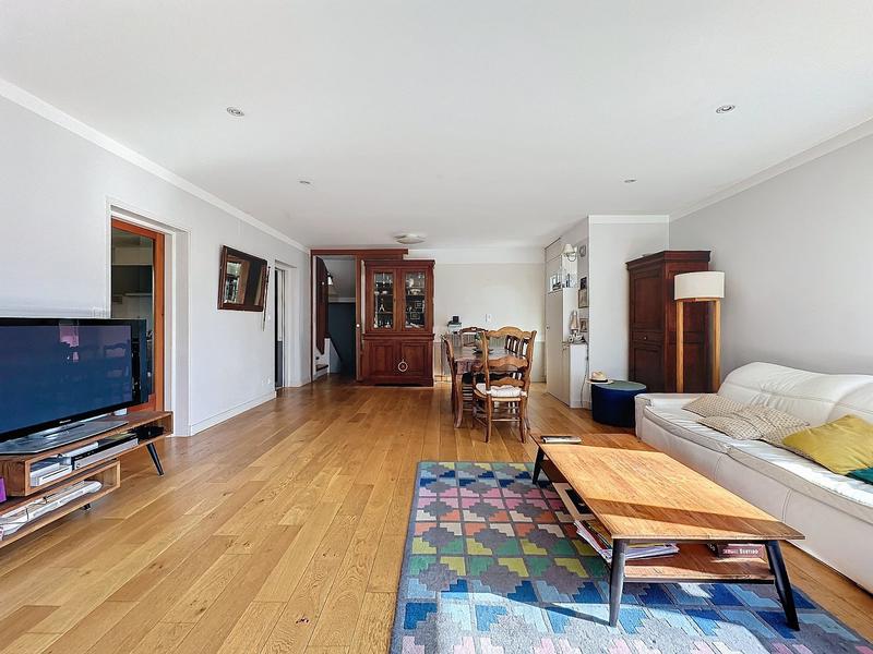 Maison - 220 m² - 9 pièces