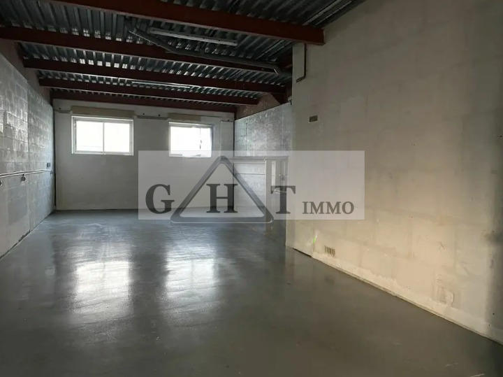 Entrepôt - 200 m²