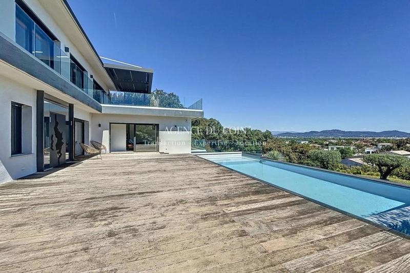 Maison traditionnelle - 280 m² - 6 pièces