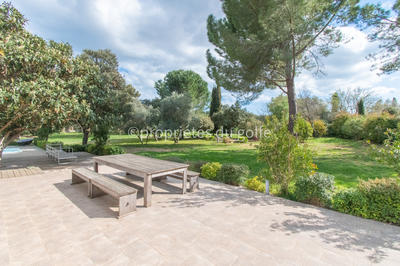 Maison - 250 m² - 8 pièces