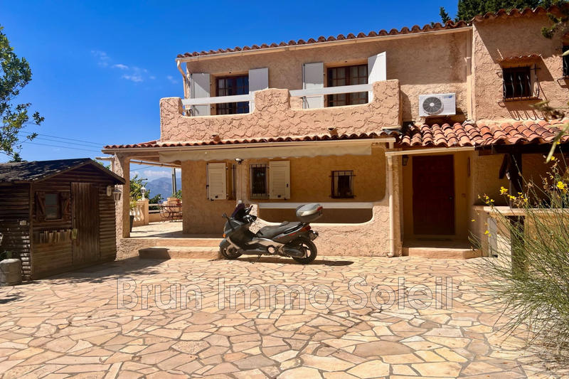 Maison - 180 m² - 6 pièces