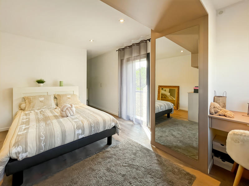 Maison - 233 m² - 7 pièces