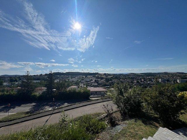 Maison - 92 m² - 5 pièces