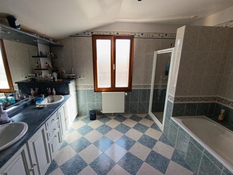 Maison - 111 m² - 5 pièces