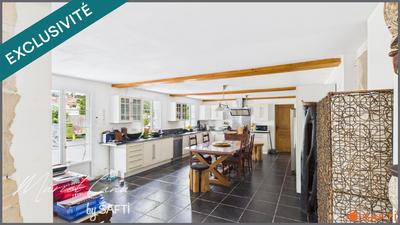 Villa - 284 m² - 9 pièces