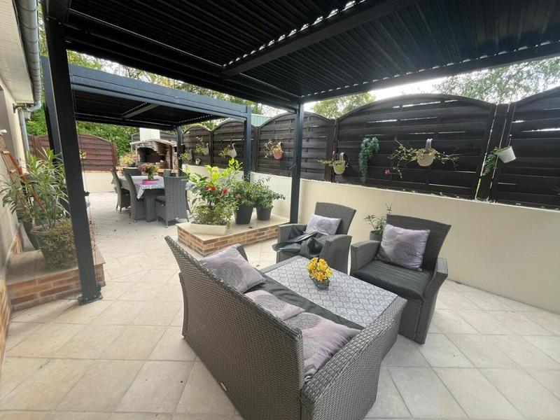 Maison - 96 m² - 4 pièces