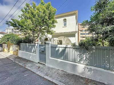 Maison de ville - 136 m² - 7 pièces