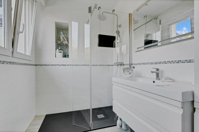 Maison - 238 m² - 11 pièces