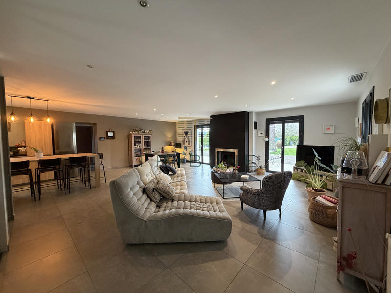 Maison - 160 m² - 10 pièces