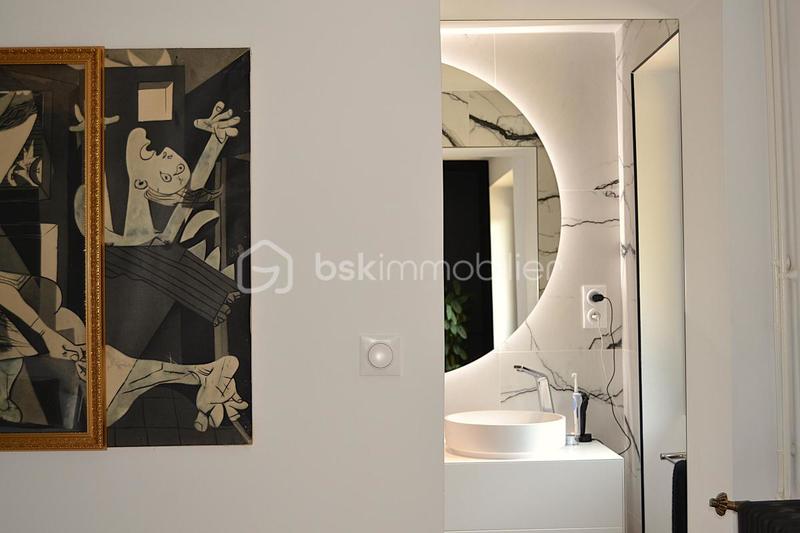 Propriété - 310 m² - 9 pièces