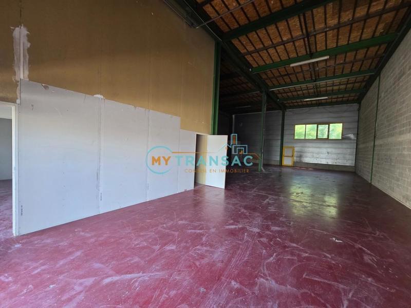 Local d'activité / Entrepôt - 240 m²
