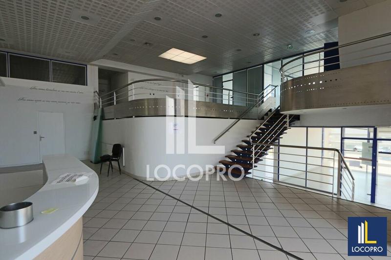 Local d'activité / Entrepôt - 2 390 m²