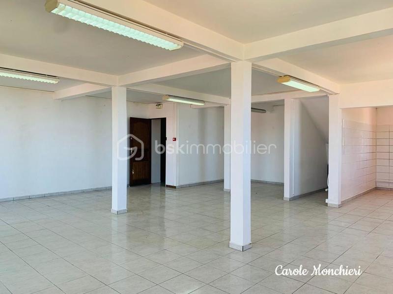 Local commercial - 108 m² - 1 pièce