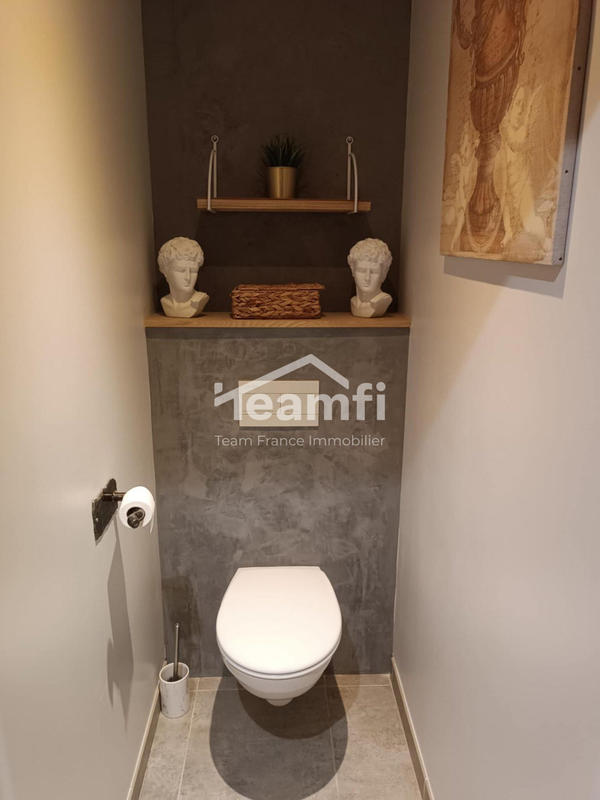 Maison - 240 m² - 8 pièces