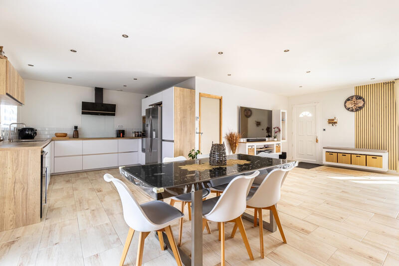 Maison - 90 m² - 4 pièces