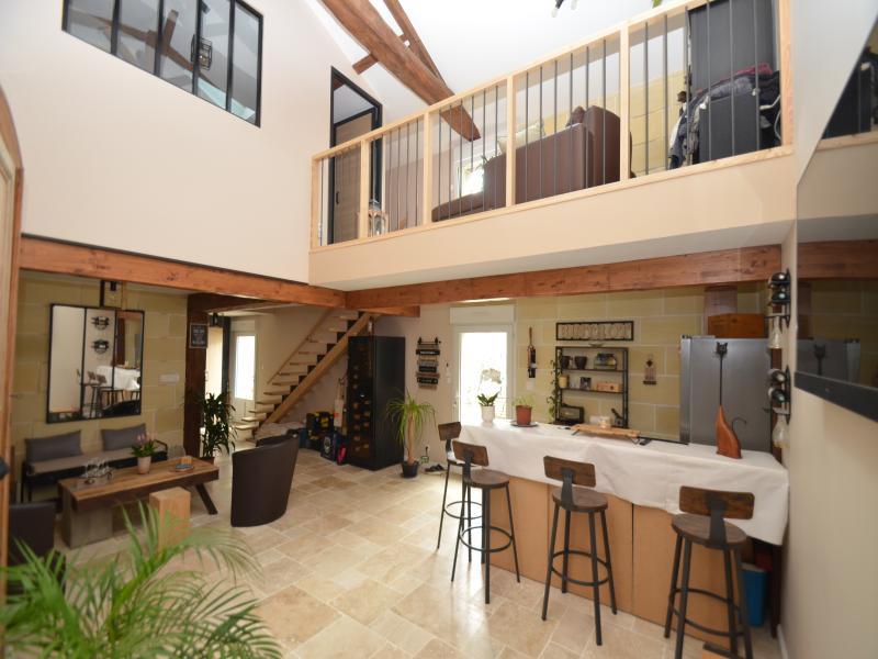 Maison en pierre - 252 m² - 11 pièces