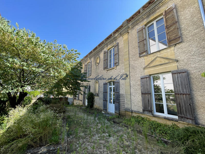 Maison - 280 m² - 11 pièces