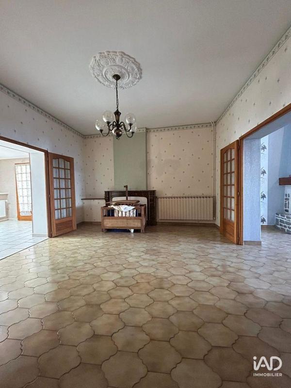 Maison - 250 m² - 6 pièces