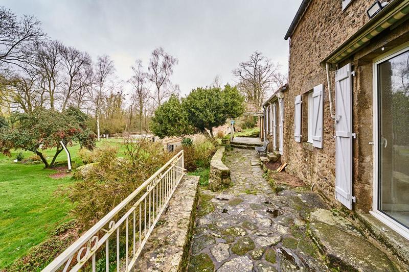 Maison - 203 m² - 7 pièces