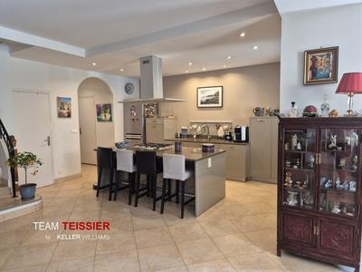 Maison - 200 m² - 6 pièces