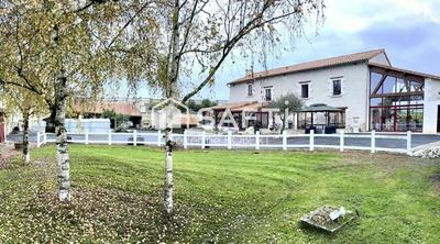 Maison - 241 m² - 7 pièces