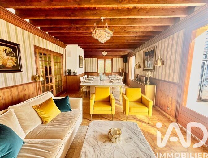 Maison - 286 m² - 9 pièces