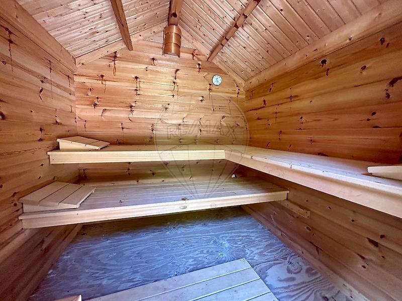 Hôtellerie / Restauration - 1 300 m² - 17 pièces