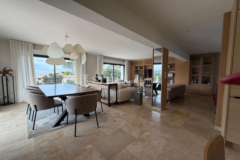 Villa - 270 m² - 6 pièces