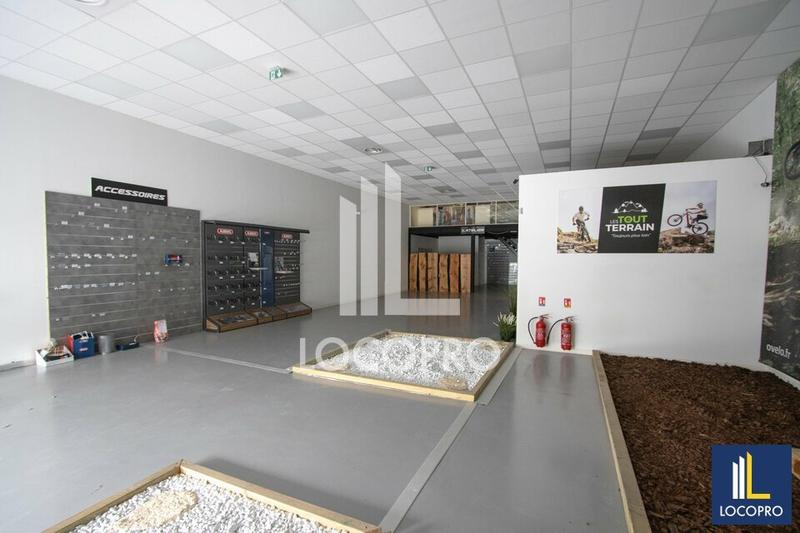 Local d'activité / Entrepôt - 270 m²