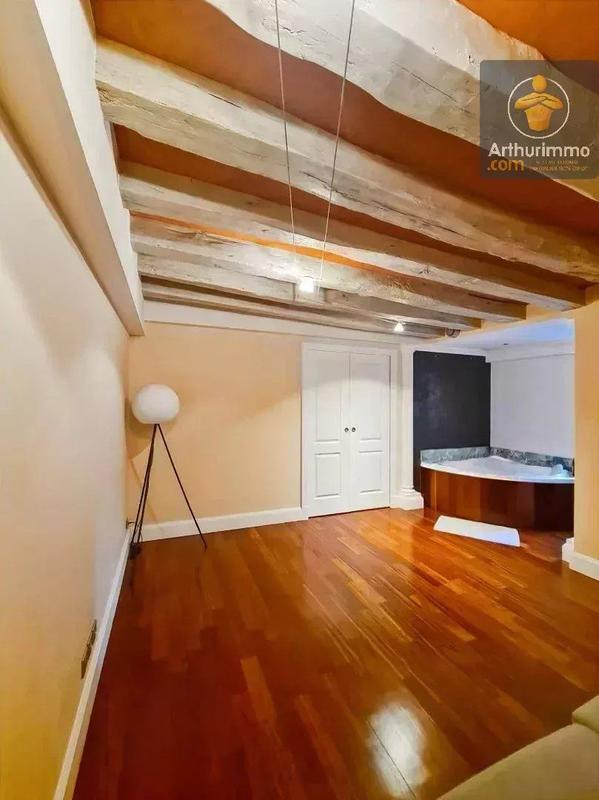 Maison - 230 m² - 7 pièces