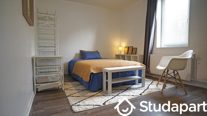 Chambre - 11 m² - 1 pièce