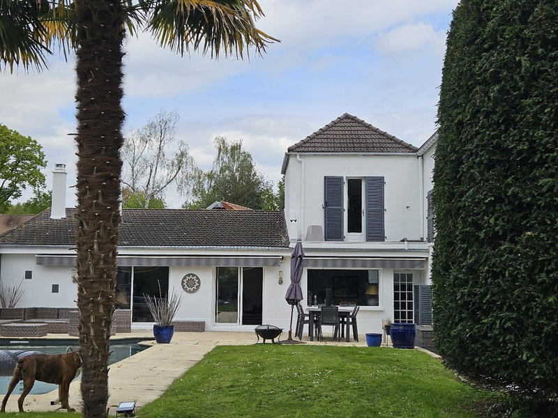 Maison - 250 m² - 7 pièces