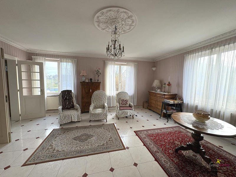 Maison - 231 m² - 6 pièces