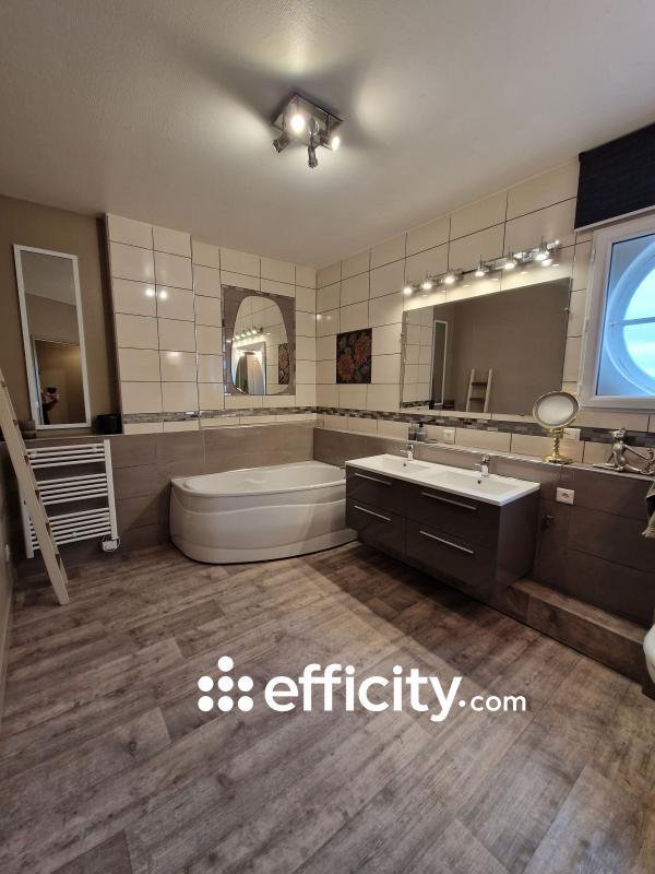 Maison - 208 m² - 6 pièces