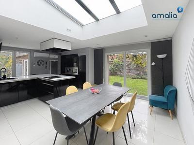 Maison - 204 m² - 7 pièces