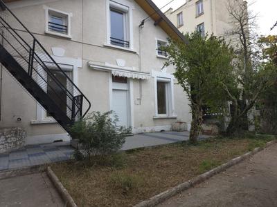 Maison traditionnelle - 200 m² - 9 pièces