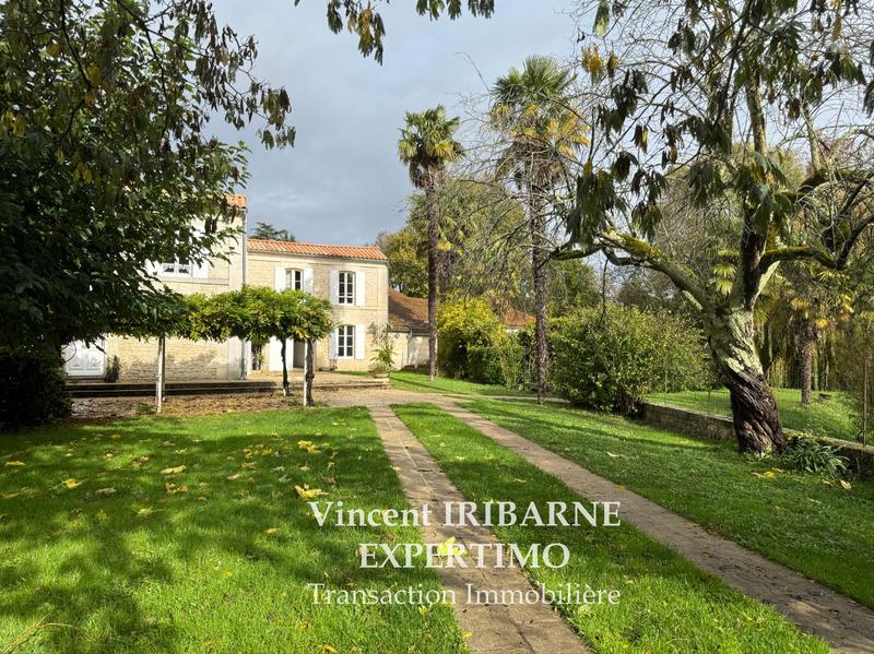 Propriété - 245 m² - 8 pièces