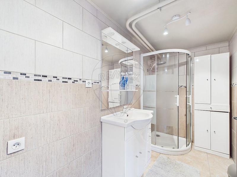 Maison - 230 m² - 8 pièces