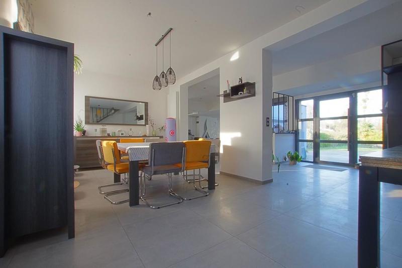 Maison - 230 m² - 6 pièces