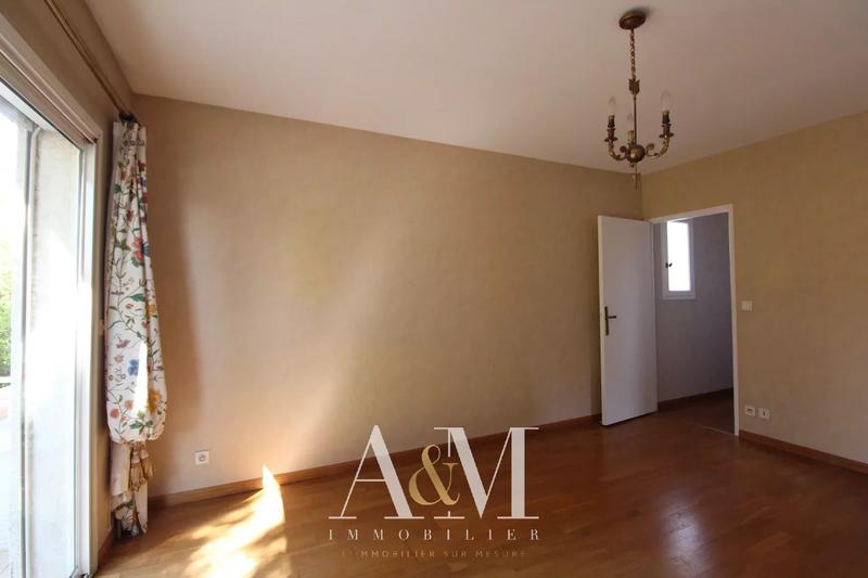 Villa - 216 m² - 6 pièces