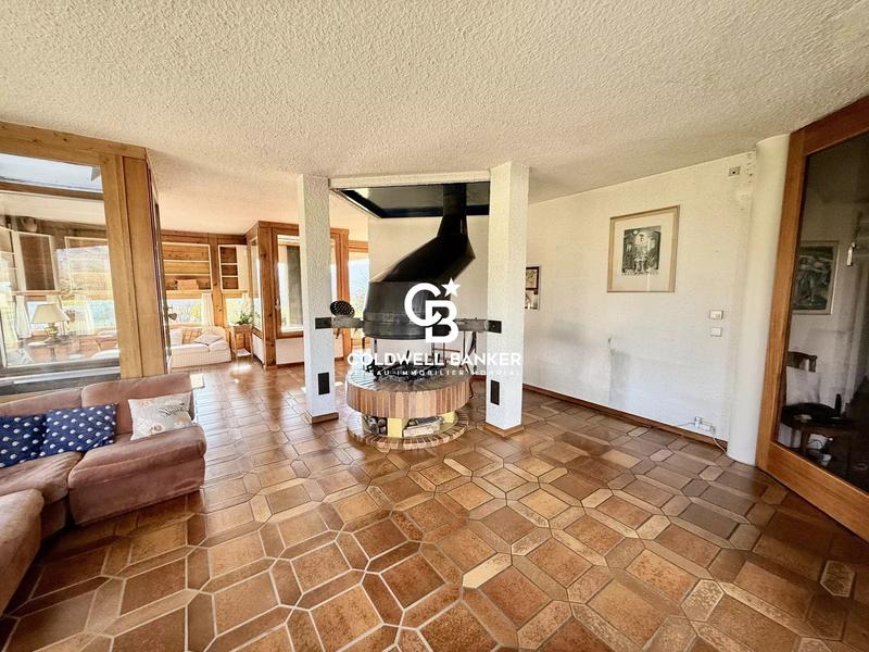 Maison - 250 m² - 7 pièces