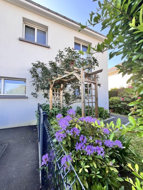 Maison - 225 m² - 9 pièces