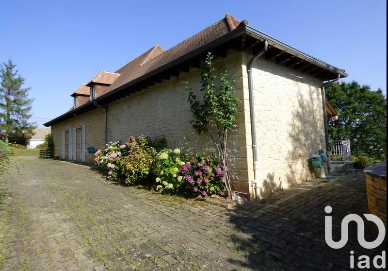 Maison - 250 m² - 7 pièces