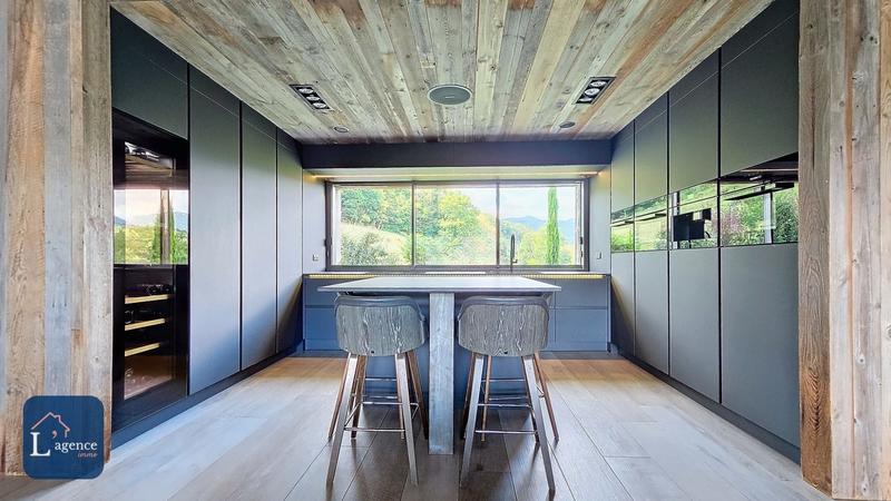 Maison - 219 m² - 7 pièces