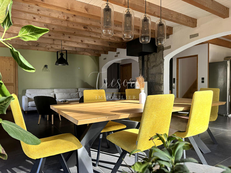 Maison - 287 m² - 7 pièces