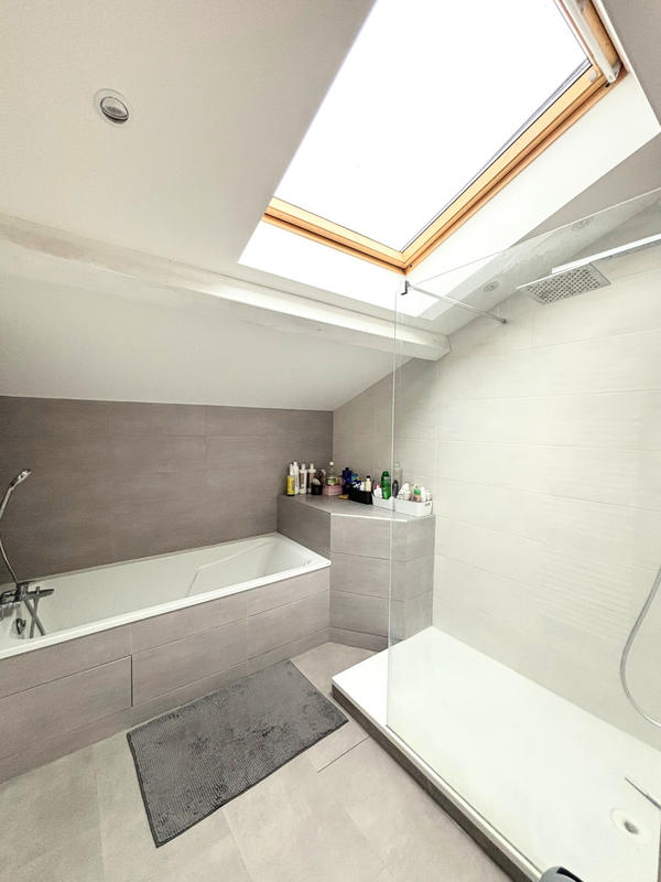 Maison - 207 m² - 7 pièces