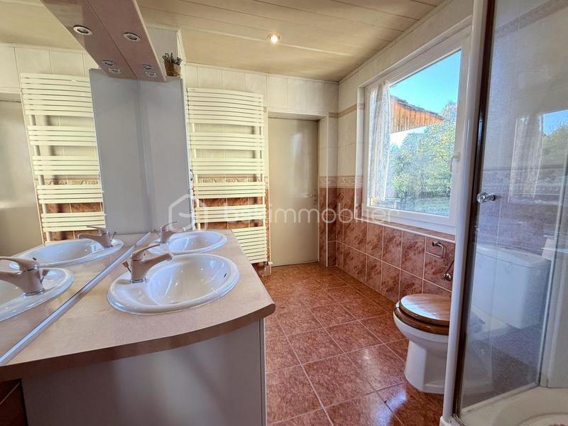 Maison - 186 m² - 9 pièces