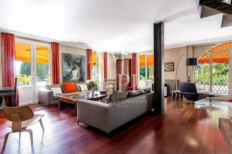 Villa - 300 m² - 7 pièces