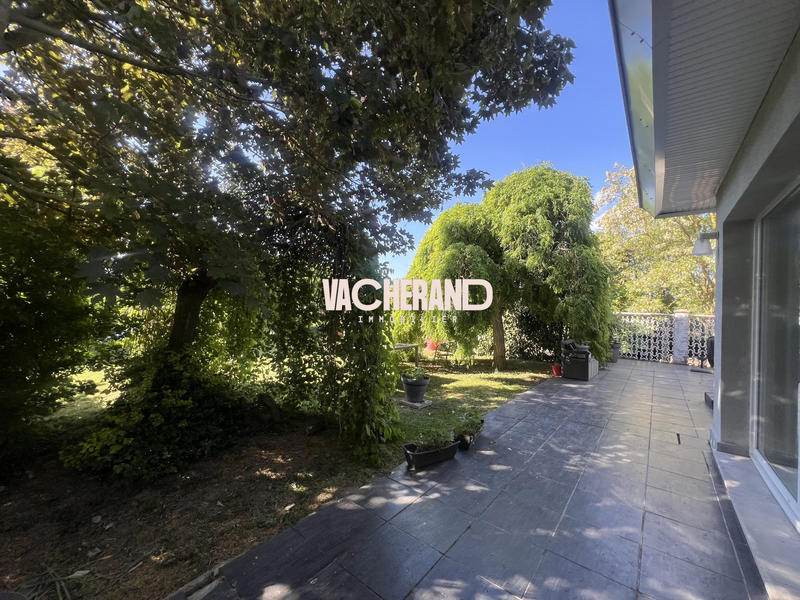 Maison - 250 m² - 6 pièces